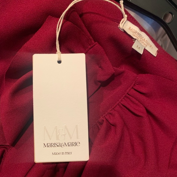 Knee length dress/top w ruffles at the sleeves + front. Bordeaux. Wrinkle proof. - Picture 4 of 4